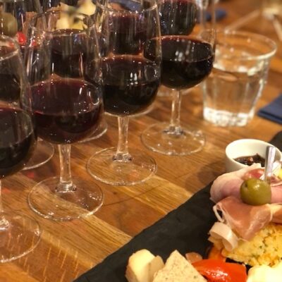 Vinprovning, temat är sensommarens bästa viner den 25 augusti